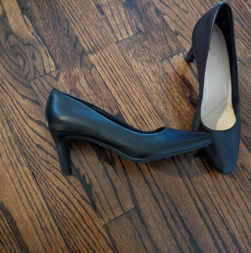 Clarks Court shoes size 7 leather upper